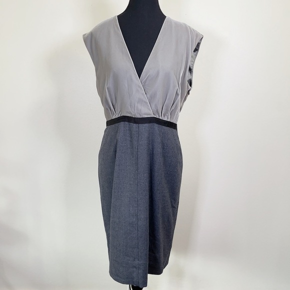 Club Monaco Dresses & Skirts - Club Monaco Sleeveless Two Tone  Sheath Dress